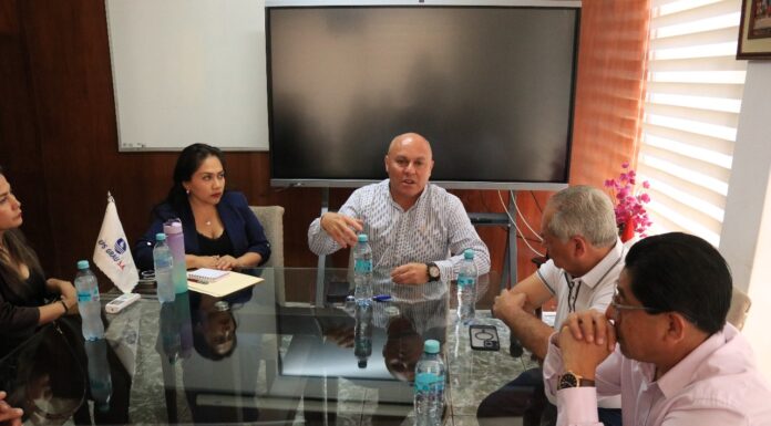 EPS Grau se reúne con congresistas y autoridades para abordar mejoras en abastecimiento de agua en Castilla