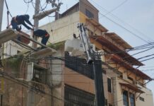 Enosa reemplaza transformador averiado en la calle Lima para restablecer el servicio eléctrico Enosa reemplaza transformador averiado en la calle Lima para restablecer el servicio eléctrico