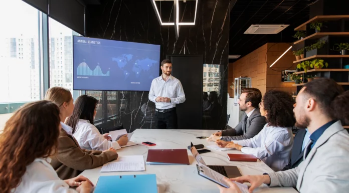 Crece la demanda de capacitación empresarial en competencias digitales e IA