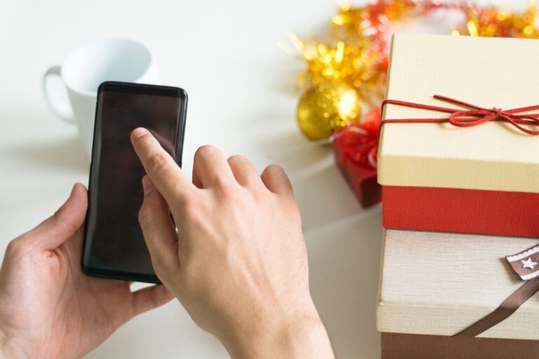Consejos claves para comprar un celular en Navidad