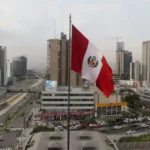 Crecimiento de la economía peruana se apoya en oro y cobre pero no reduce pobreza