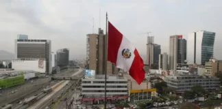 Crecimiento de la economía peruana se apoya en oro y cobre pero no reduce pobreza