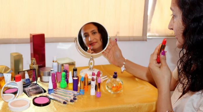 Regalos navideños con cosméticos ilegales pueden afectar la salud