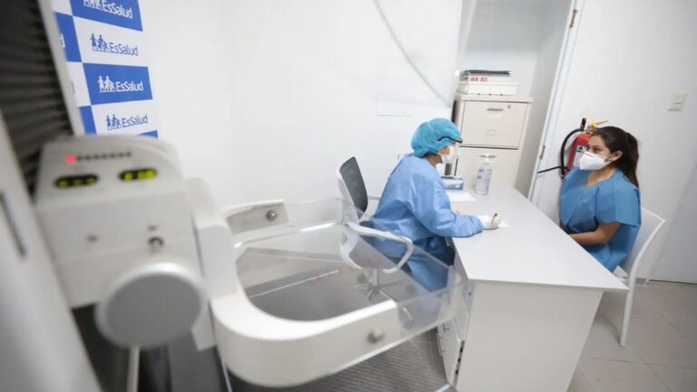 Piura: EsSalud solo administra 21 de más de 460 establecimientos de salud y concentra alto gasto en personal