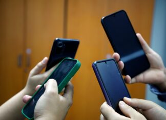 Empresas operadoras deberán cortar el servicio móvil y bloquear celulares que operen desde penales