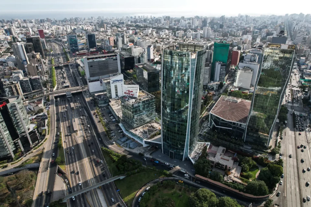 Economía peruana crece 3.4 % en 2025 y consolida recuperación macroeconómica