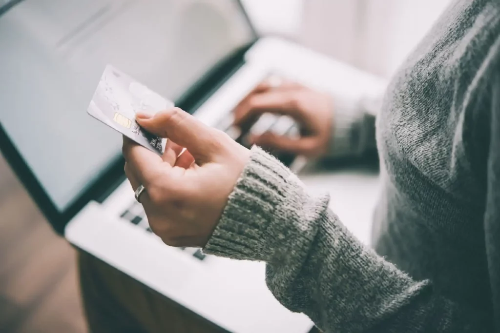 Indecopi refuerza sanciones contra empresas con interfaces digitales engañosas