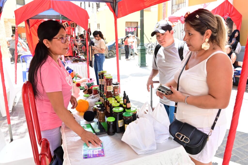 Piura: emprendedores exhiben productos en la feria Amor Hecho a Mano hasta el 15 de febrero