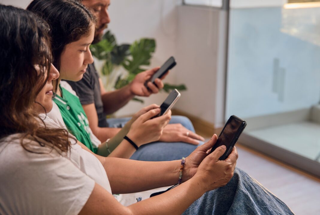 Gobierno fija límite de 7 líneas móviles por persona para frenar el uso indebido del servicio Gobierno fija límite de 7 líneas móviles por persona para frenar el uso indebido del servicio