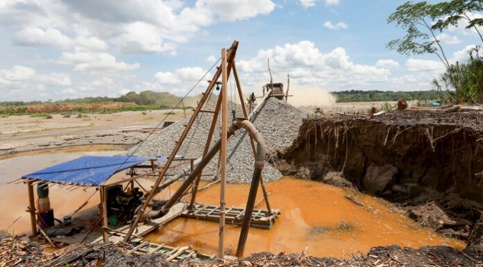 Proyectos mineros formales impulsan el desarrollo en Piura, mientras la minería ilegal agrava la crisis ambiental y social