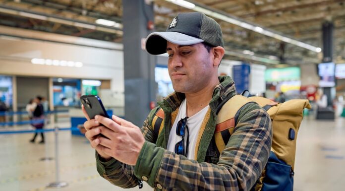 Empresas operadoras deben registrar celulares traídos del extranjero por personas naturales Empresas operadoras deben registrar celulares traídos del extranjero por personas naturales