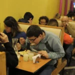 Sector restaurantes en Perú crece 5.97% en enero de 2026, según INEI