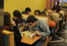 Sector restaurantes en Perú crece 5.97% en enero de 2026, según INEI