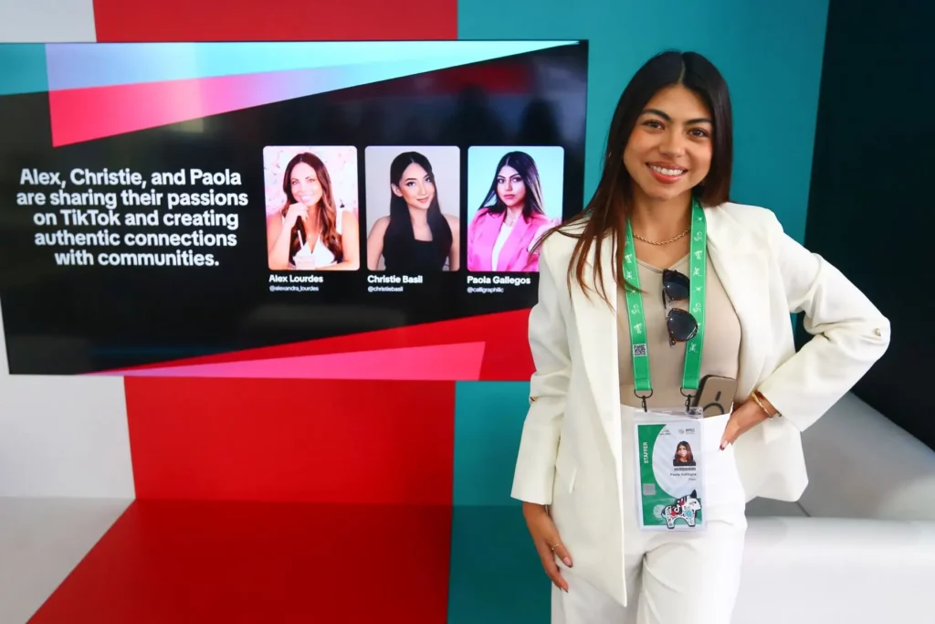 Paola Gallegos: la peruana que conquistó las redes sociales con su arte de caligrafía Paola Gallegos: la peruana que conquistó las redes sociales con su arte de caligrafía