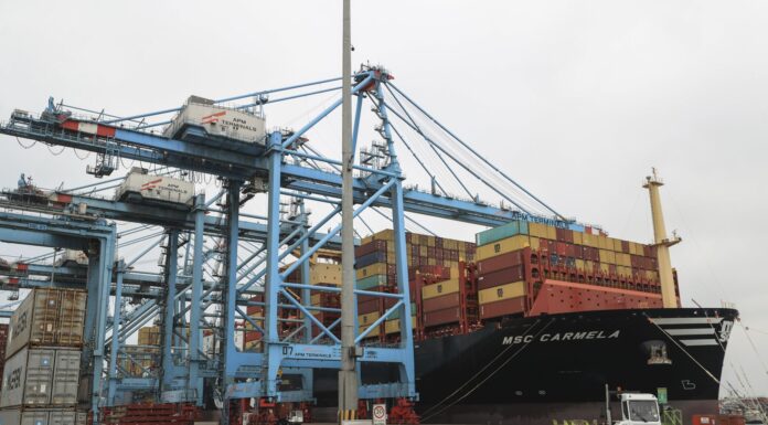 Exportaciones peruanas observan con cautela efectos del conflicto en Medio Oriente