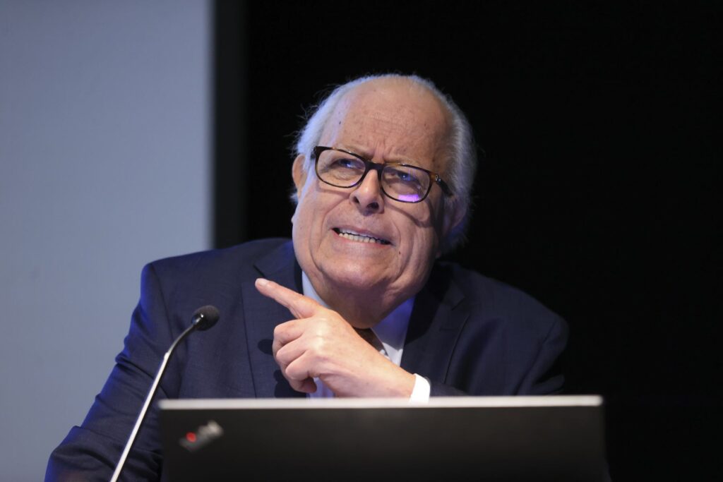 Julio Velarde: "Prefiero tener medio punto menos de crecimiento, pero que a la gente no la maten"