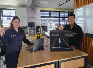 Estudiantes peruanos crean dispositivo que traduce lengua de señas a voz en tiempo real