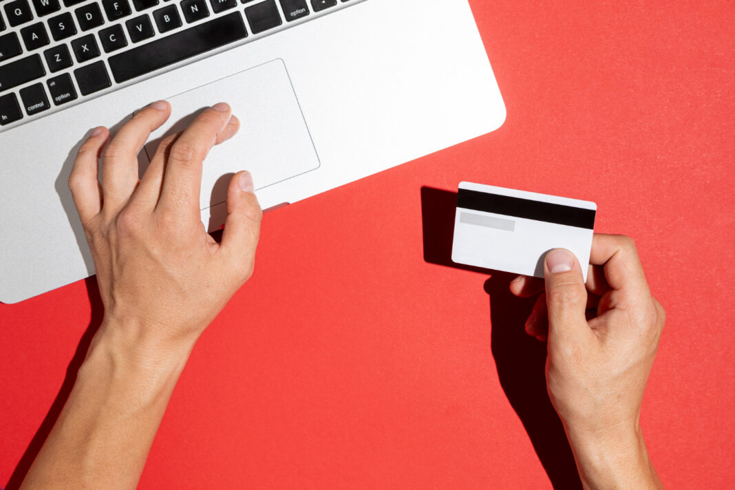 Solo 1 de cada 7 peruanos tiene tarjeta de crédito: la informalidad laboral es la principal barrera de acceso Solo 1 de cada 7 peruanos tiene tarjeta de crédito: la informalidad laboral es la principal barrera de acceso