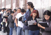 Gobierno aprueba estrategia para reducir la informalidad laboral en Perú al 2040