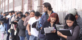 Gobierno aprueba estrategia para reducir la informalidad laboral en Perú al 2040