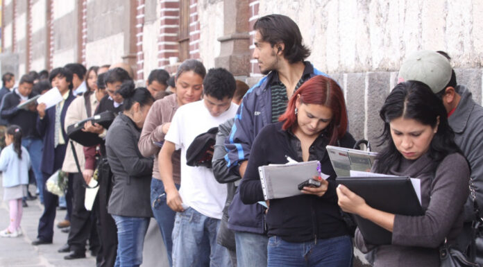 Gobierno aprueba estrategia para reducir la informalidad laboral en Perú al 2040