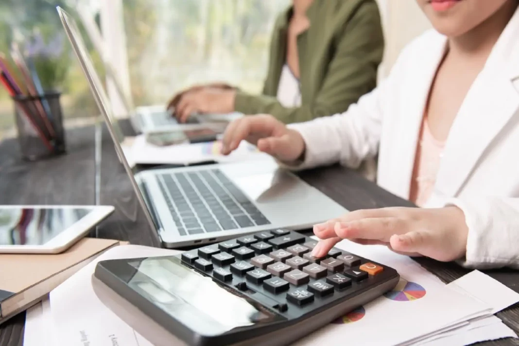 CTS en el régimen privado aplica a trabajadores que laboren al menos 4 horas diarias en promedio