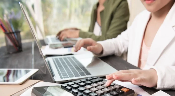 CTS en el régimen privado aplica a trabajadores que laboren al menos 4 horas diarias en promedio