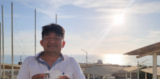 PRODUCE entrega 90 carnés a pescadores artesanales de La Tortuga en Piura para fortalecer la formalización