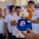 BCP lanza el Cuy Mágico IA, un peluche con inteligencia artificial para enseñar educación financiera a escolares peruanos