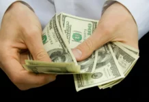 Dólar en Perú podría mantener volatilidad controlada en mayo, según especialistas