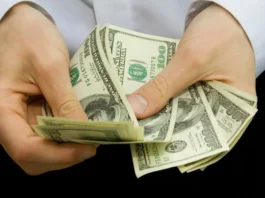 Dólar en Perú podría mantener volatilidad controlada en mayo, según especialistas