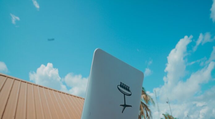 Yape instala antenas Starlink para ampliar el acceso a internet en colegios del Perú