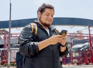 ¿Qué empresa operadora brindó mayor cobertura móvil garantizada al cierre de 2025?