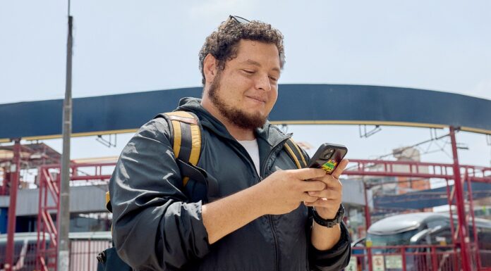 ¿Qué empresa operadora brindó mayor cobertura móvil garantizada al cierre de 2025?