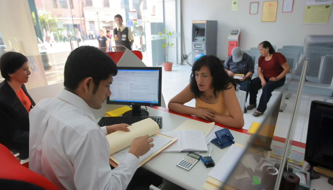 Solo 34 de cada 100 peruanos acceden al crédito formal, advierte el MEF Solo 34 de cada 100 peruanos acceden al crédito formal, advierte el MEF