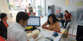 Solo 34 de cada 100 peruanos acceden al crédito formal, advierte el MEF