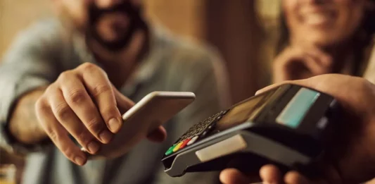 Integración de pagos físicos y digitales impulsa el crecimiento del comercio