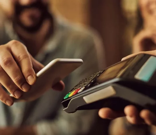 Integración de pagos físicos y digitales impulsa el crecimiento del comercio
