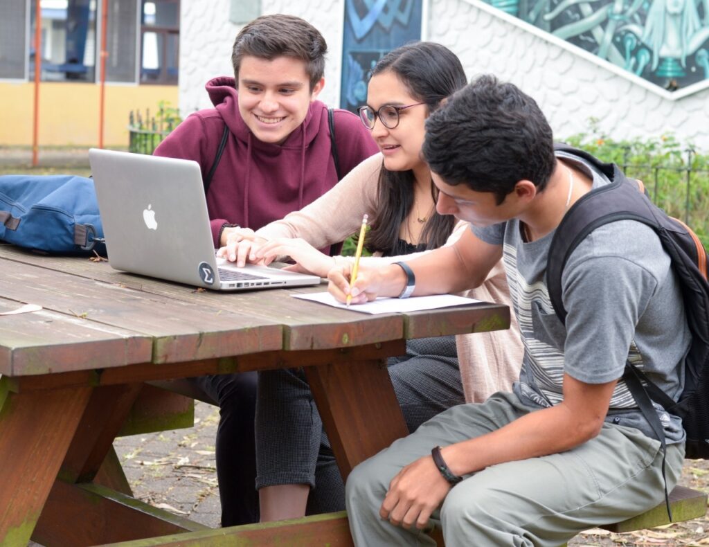 Cada vez más jóvenes crean negocios mientras estudian en la universidad Cada vez más jóvenes crean negocios mientras estudian en la universidad
