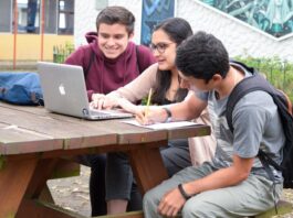 Cada vez más jóvenes crean negocios mientras estudian en la universidad