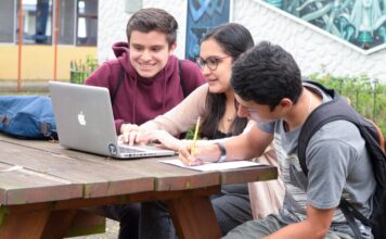 Cada vez más jóvenes crean negocios mientras estudian en la universidad Cada vez más jóvenes crean negocios mientras estudian en la universidad