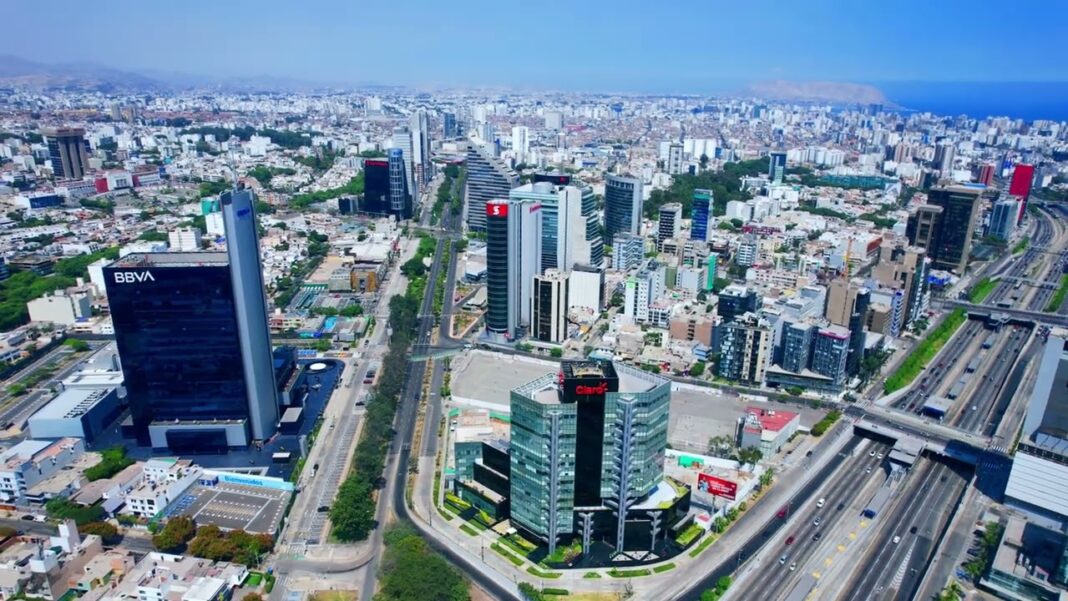 Inversión privada creció 13.2% en el primer trimestre y consolida expansión de la economía peruana Inversión privada creció 13.2% en el primer trimestre y consolida expansión de la economía peruana