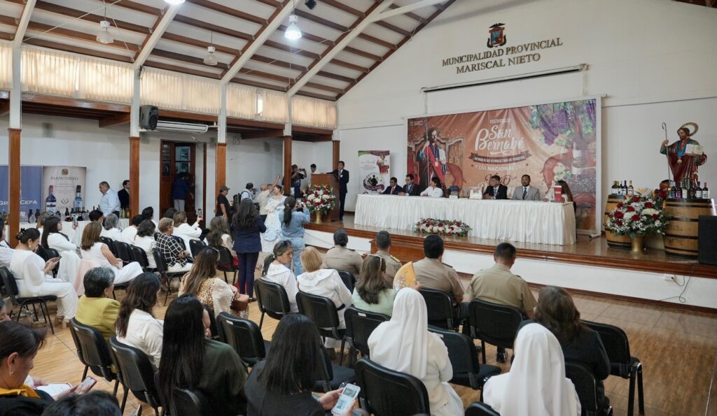 Bodegas de cinco regiones reciben reconocimiento por fortalecer la cadena vitivinícola nacional
