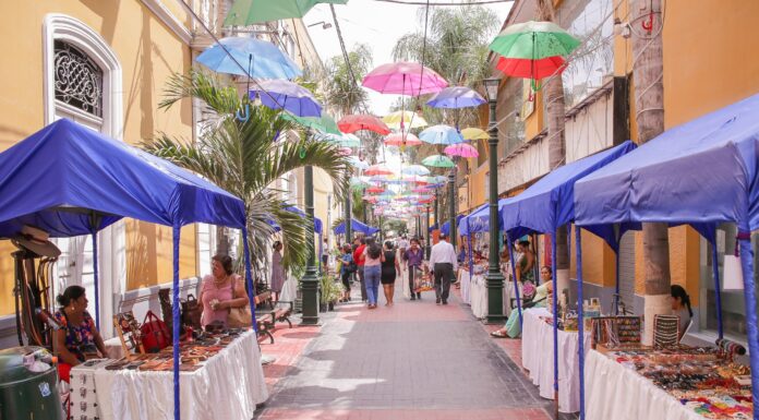 Emprendedores y artesanos de Piura ofrecen sus productos en festival por el Día del Padre Emprendedores y artesanos de Piura ofrecen sus productos en festival por el Día del Padre