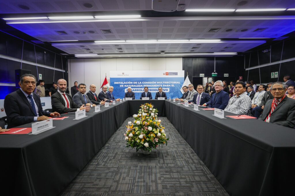 Gobierno y gremios empresariales conforman comisión para impulsar el desarrollo productivo Gobierno y gremios empresariales conforman comisión para impulsar el desarrollo productivo