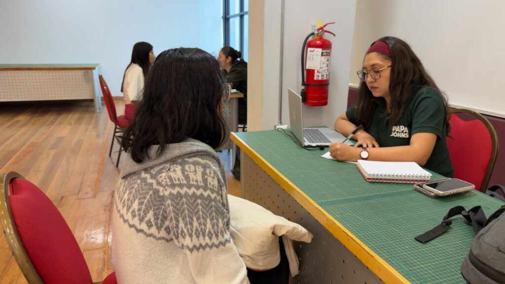 Capacitación gratuita impulsa el acceso al empleo formal para jóvenes migrantes en Perú