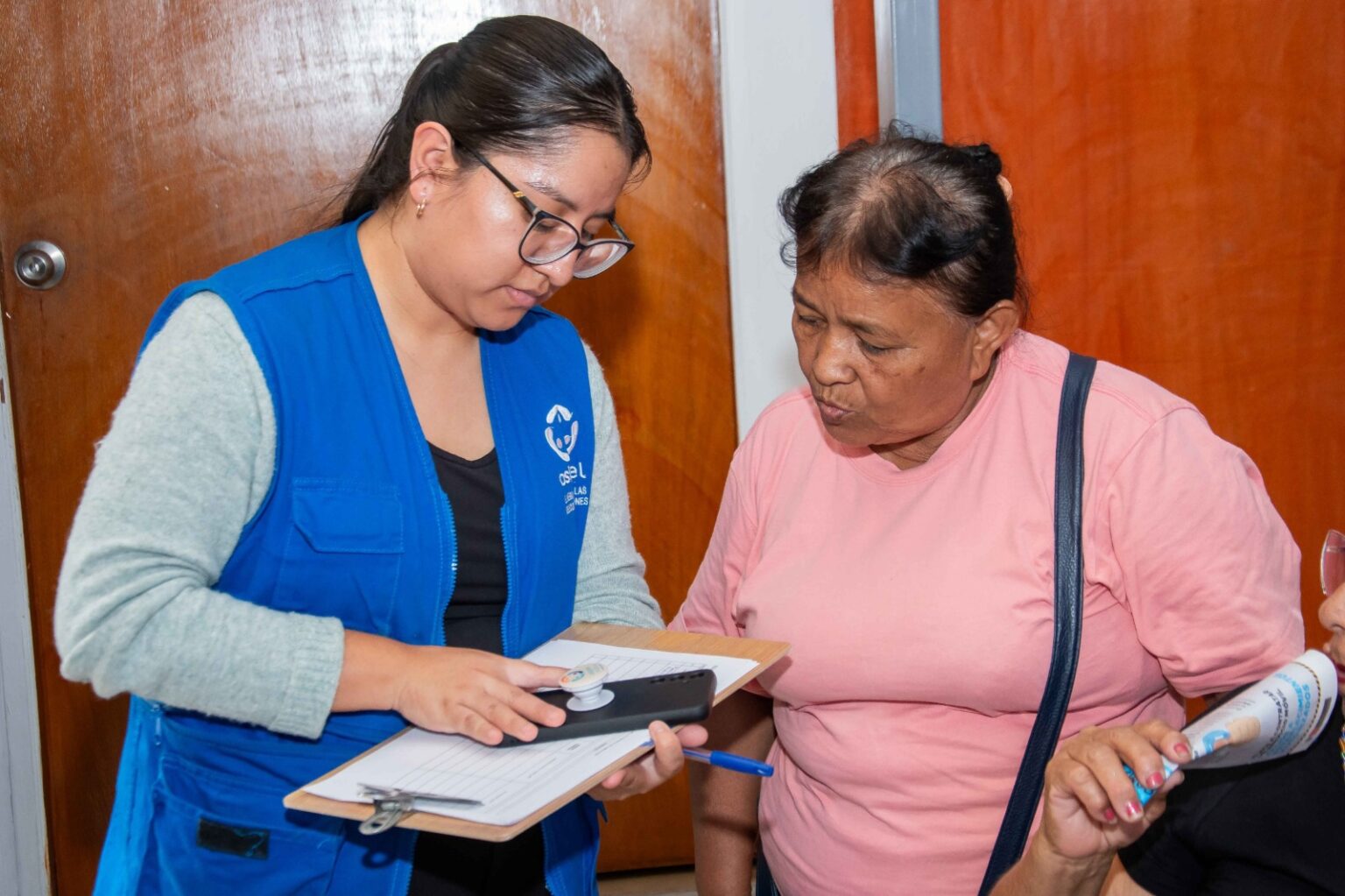 OSIPTEL orienta a usuarios de OMAPED Piura sobre herramientas digitales para prevenir suplantaciones y fraudes