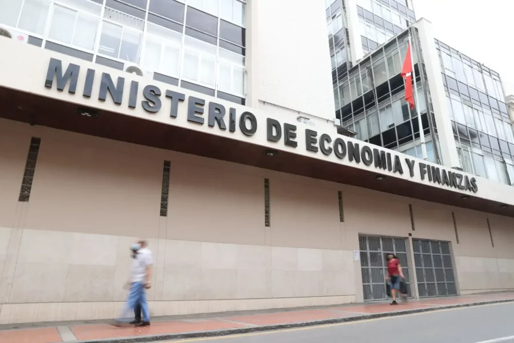 Ministerio de Economía descarta aumento del Impuesto Selectivo al Consumo en Perú
