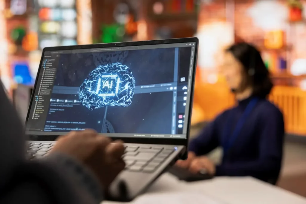 Mercado laboral exige perfiles que combinen inteligencia artificial y pensamiento estratégico
