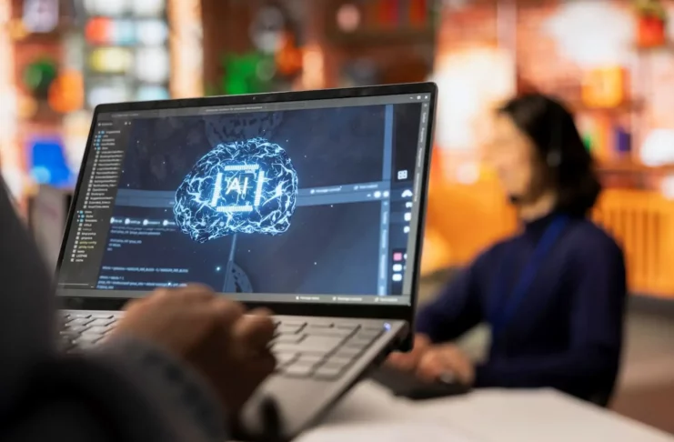Mercado laboral exige perfiles que combinen inteligencia artificial y pensamiento estratégico